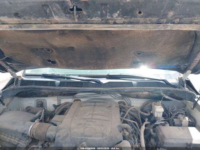 45268606 :رقم المزاد ، 5TFUW5F10HX668543 vin ، 2017 Toyota Tundra Sr5 5.7l V8 مزاد بيع