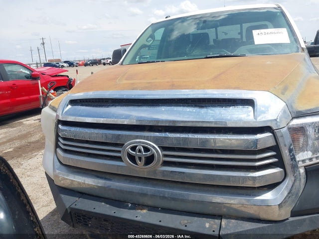 45268606 :رقم المزاد ، 5TFUW5F10HX668543 vin ، 2017 Toyota Tundra Sr5 5.7l V8 مزاد بيع