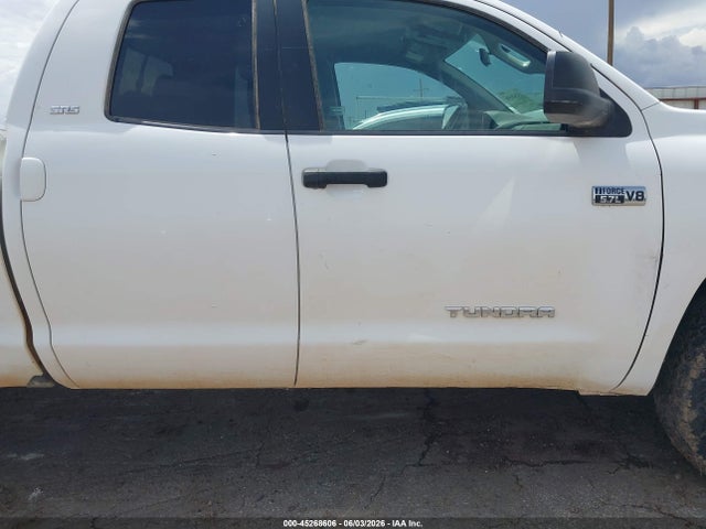 45268606 :رقم المزاد ، 5TFUW5F10HX668543 vin ، 2017 Toyota Tundra Sr5 5.7l V8 مزاد بيع