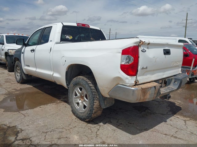 45268606 :رقم المزاد ، 5TFUW5F10HX668543 vin ، 2017 Toyota Tundra Sr5 5.7l V8 مزاد بيع