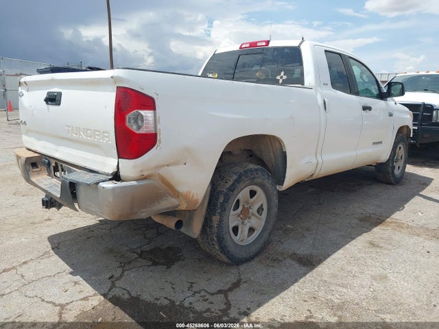 45268606 :رقم المزاد ، 5TFUW5F10HX668543 vin ، 2017 Toyota Tundra Sr5 5.7l V8 مزاد بيع