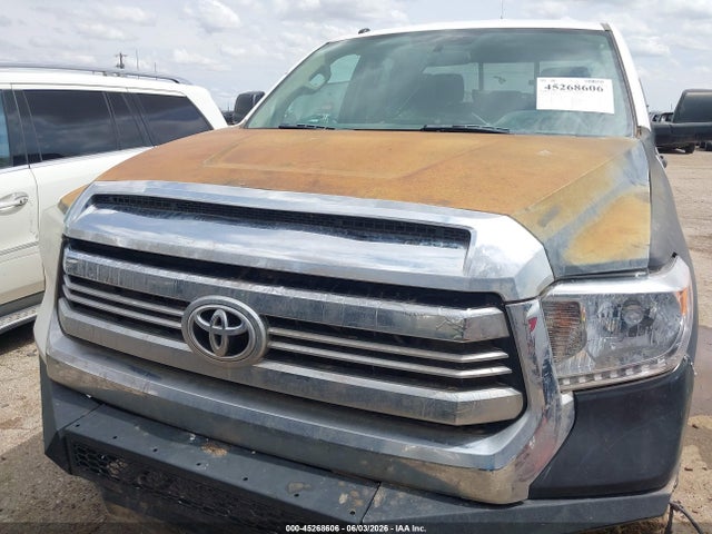 45268606 :رقم المزاد ، 5TFUW5F10HX668543 vin ، 2017 Toyota Tundra Sr5 5.7l V8 مزاد بيع