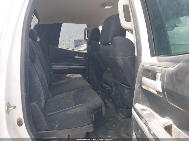 45268606 :رقم المزاد ، 5TFUW5F10HX668543 vin ، 2017 Toyota Tundra Sr5 5.7l V8 مزاد بيع