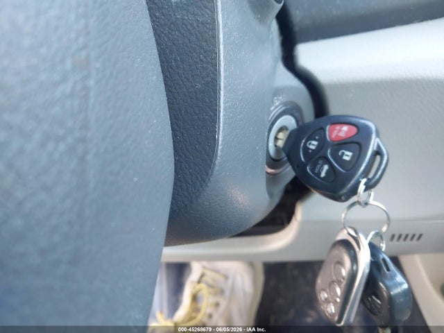 45268679 :رقم المزاد ، 4T1BF3EK5AU031074 vin ، 2010 Toyota Camry Le مزاد بيع