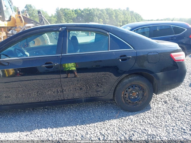 45268679 :رقم المزاد ، 4T1BF3EK5AU031074 vin ، 2010 Toyota Camry Le مزاد بيع