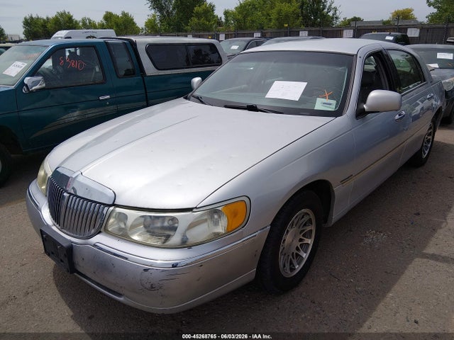Aukcja sprzedaży 2002 Lincoln Town Car Signature, vin: 1LNHM82W82Y605567, numer aukcji: 45268765