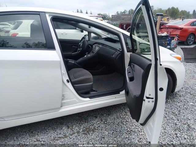 45268991 :رقم المزاد ، JTDKN3DU2F0482956 vin ، 2015 Toyota Prius Two مزاد بيع