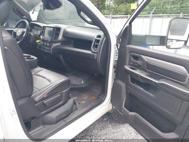 45269212 :رقم المزاد ، 3C7WRCAJ8NG320584 vin ، 2022 Ram 3500 Chassis Tradesman/slt مزاد بيع