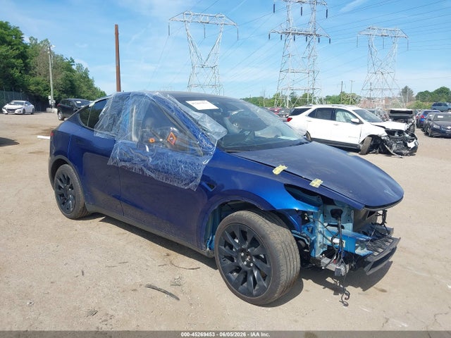 Tesla Model Y Long Range Dual Motor All-wheel Drive 2024 7SAYGDEE6RA227833 главное изображение