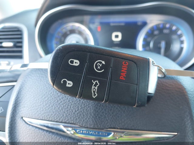 Продаж на аукціоні авто 2016 Chrysler 300c, vin: 2C3CCAEGXGH135786, номер лоту: 45269529