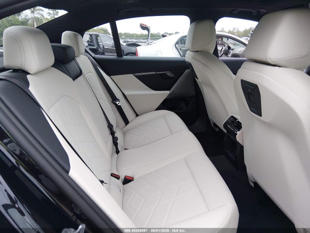 BMW 550e Xdrive 2026 WBA13FK07TCX10136 Image 8