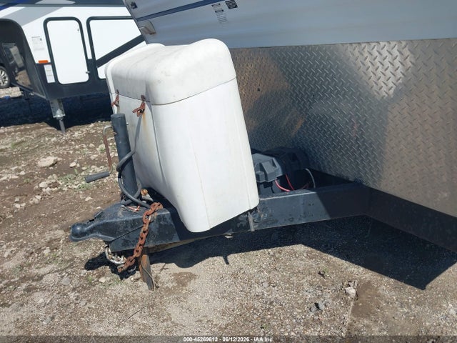 45269613 :رقم المزاد ، 1TC2B225X53000444 vin ، 2005 Coachmen 300 Tbs مزاد بيع