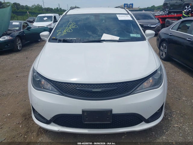 45269700 :رقم المزاد ، 2C4RC1BG0JR257794 vin ، 2018 Chrysler Pacifica Touring L مزاد بيع