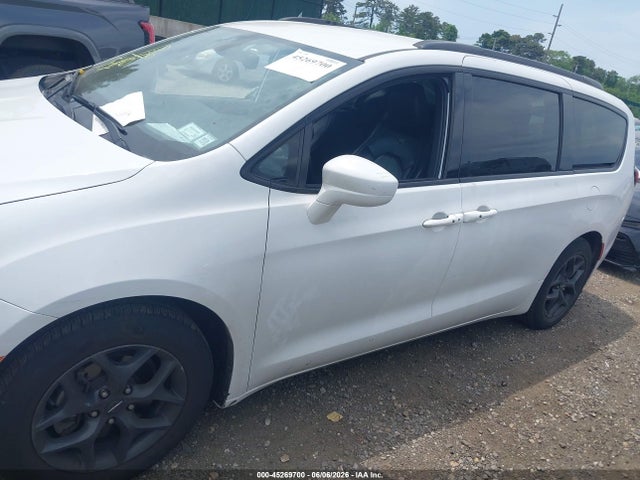 45269700 :رقم المزاد ، 2C4RC1BG0JR257794 vin ، 2018 Chrysler Pacifica Touring L مزاد بيع