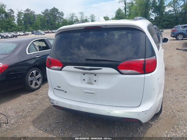 45269700 :رقم المزاد ، 2C4RC1BG0JR257794 vin ، 2018 Chrysler Pacifica Touring L مزاد بيع
