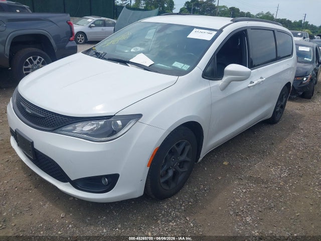 45269700 :رقم المزاد ، 2C4RC1BG0JR257794 vin ، 2018 Chrysler Pacifica Touring L مزاد بيع