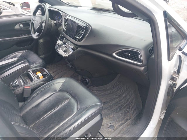 45269700 :رقم المزاد ، 2C4RC1BG0JR257794 vin ، 2018 Chrysler Pacifica Touring L مزاد بيع