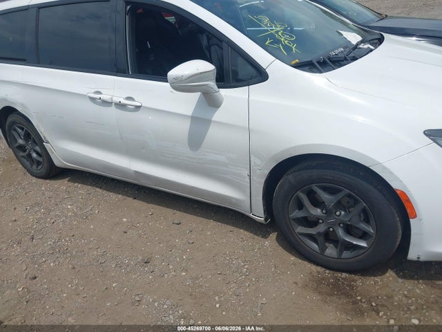 45269700 :رقم المزاد ، 2C4RC1BG0JR257794 vin ، 2018 Chrysler Pacifica Touring L مزاد بيع