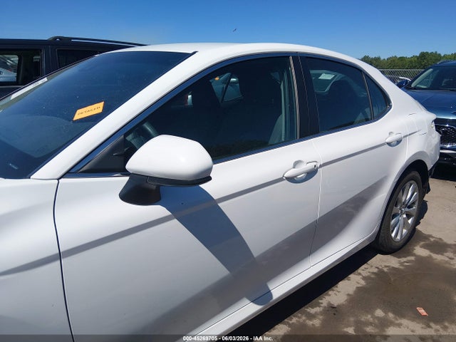 Aukcja sprzedaży 2018 Toyota Camry Le, vin: 4T1B11HK1JU055774, numer aukcji: 45269705