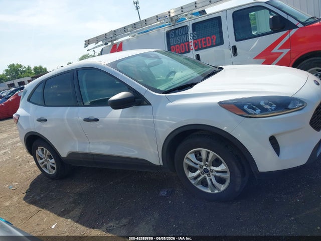 1FMCU9F6XNUB51618 Ford ESCAPE S