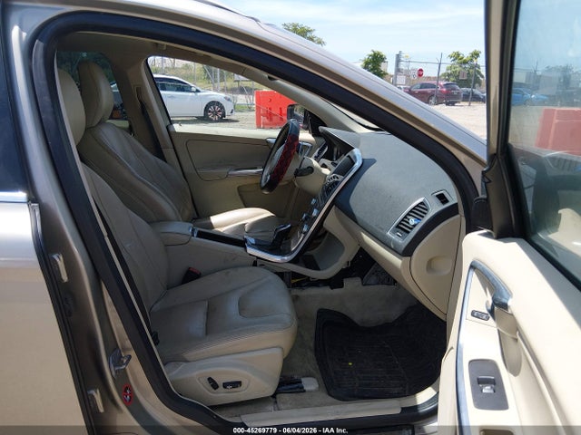 Продажа на аукционе авто 2015 Volvo Xc60 T6, vin: YV4902RK2F2653415, номер лота: 45269779