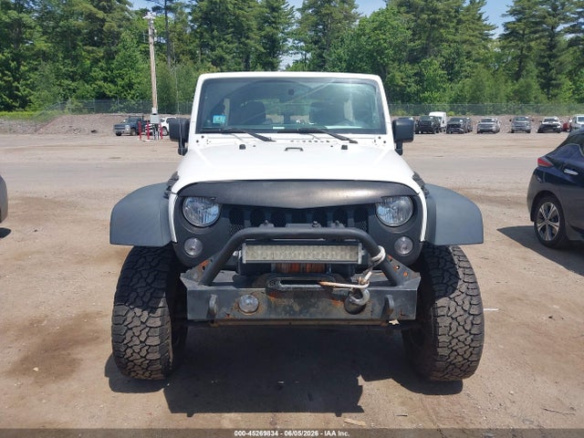 1C4BJWDG3EL306101 Jeep Wrangler Unlimited Sport