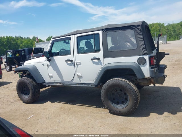 1C4BJWDG3EL306101 Jeep Wrangler Unlimited Sport