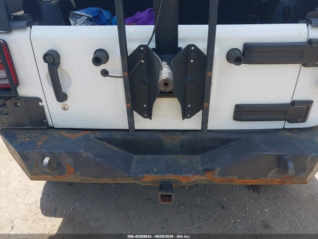 1C4BJWDG3EL306101 Jeep Wrangler Unlimited Sport