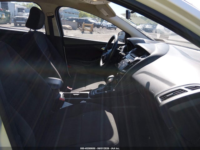 45269888 :رقم المزاد ، 1FADP3F2XFL206592 vin ، 2015 Ford Focus Se مزاد بيع