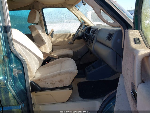 Продажа на аукционе авто 2002 Volkswagen Eurovan Gls, vin: WV2KB470X2H015109, номер лота: 45269902