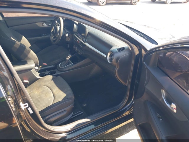 45270083 :رقم المزاد ، 3KPF24AD4ME366988 vin ، 2021 Kia Forte Lxs مزاد بيع