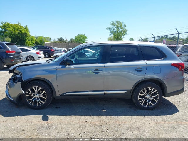 45270144 :رقم المزاد ، JA4AZ2A31HZ022007 vin ، 2017 Mitsubishi Outlander Es مزاد بيع