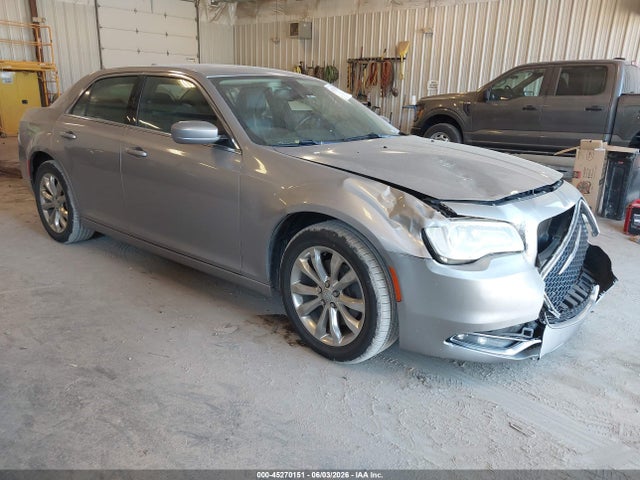 45270151 :رقم المزاد ، 2C3CCARG5FH923397 vin ، 2015 Chrysler 300 Limited مزاد بيع