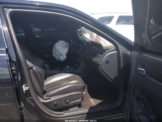 2015 Chrysler 300 300s მანქანა იყიდება აუქციონზე, vin: 2C3CCABG9FH867877, აუქციონის ნომერი: 45270172