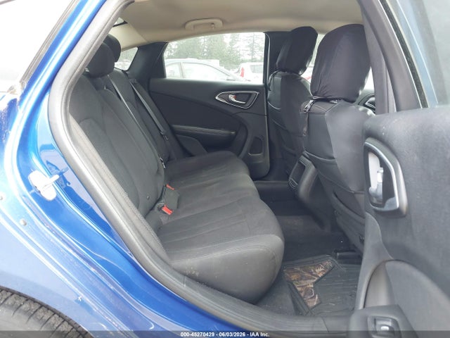 45270429 :رقم المزاد ، 1C3CCCAB7GN113418 vin ، 2016 Chrysler 200 Limited مزاد بيع