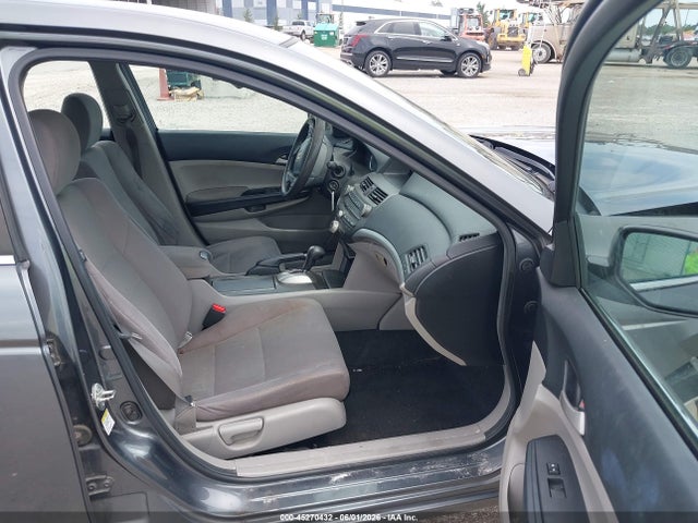 45270432 :رقم المزاد ، 1HGCP2F34BA077443 vin ، 2011 Honda Accord 2.4 Lx مزاد بيع