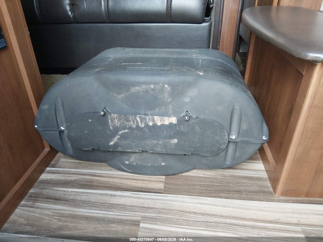 2017 Jayco Jayfl184bh მანქანა იყიდება აუქციონზე, vin: 1UJBJ0BS0H17M0352, აუქციონის ნომერი: 45270547