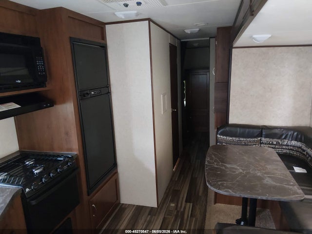 2017 Jayco Jayfl184bh მანქანა იყიდება აუქციონზე, vin: 1UJBJ0BS0H17M0352, აუქციონის ნომერი: 45270547