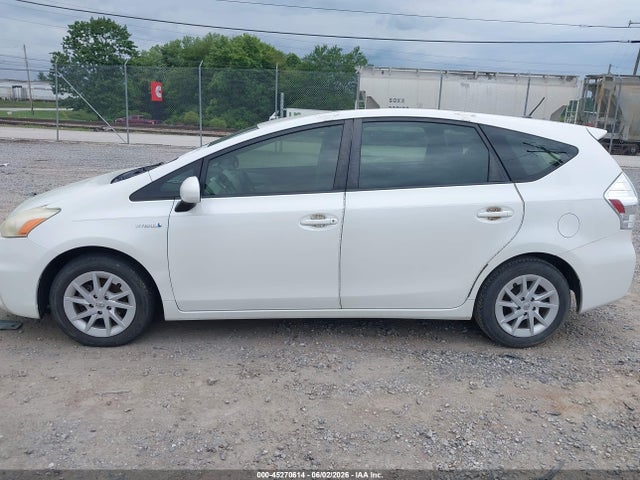 Продаж на аукціоні авто 2013 Toyota Prius V Two, vin: JTDZN3EUXD3289155, номер лоту: 45270614