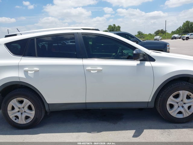 JTMZFREV5FJ039927 Toyota RAV4 LE
