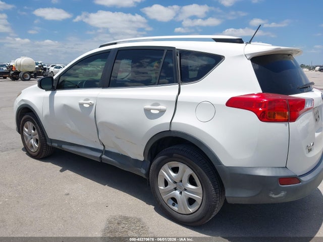 JTMZFREV5FJ039927 Toyota RAV4 LE