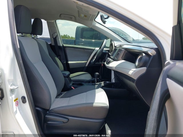 JTMZFREV5FJ039927 Toyota RAV4 LE