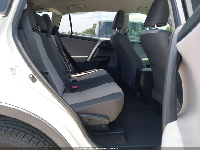 JTMZFREV5FJ039927 Toyota RAV4 LE