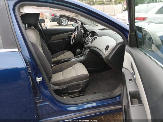 45271058 :رقم المزاد ، 1G1PC5SH8C7347800 vin ، 2012 Chevrolet Cruze Ls مزاد بيع