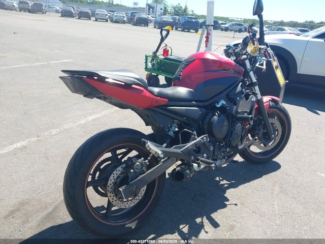 45271060 :رقم المزاد ، JYARJ18E3BA007222 vin ، 2011 Yamaha Fz6 R مزاد بيع