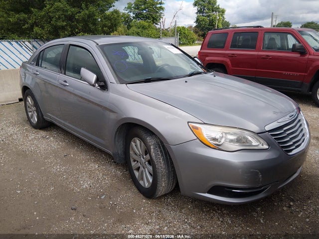 45271075 :رقم المزاد ، 1C3CCBBG6EN105795 vin ، 2014 Chrysler 200 Touring مزاد بيع