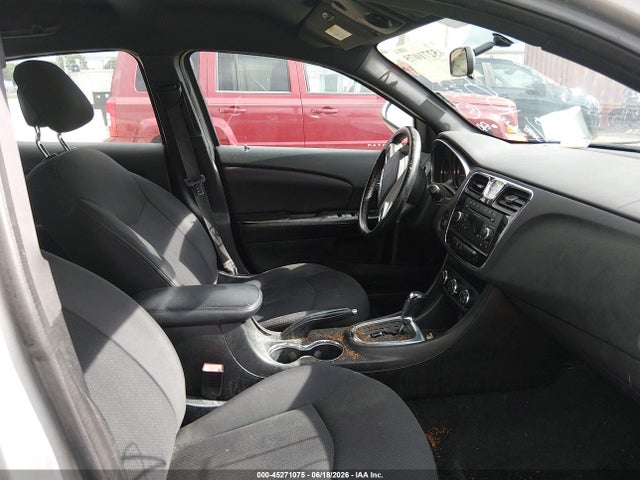 2014 Chrysler 200 Touring მანქანა იყიდება აუქციონზე, vin: 1C3CCBBG6EN105795, აუქციონის ნომერი: 45271075
