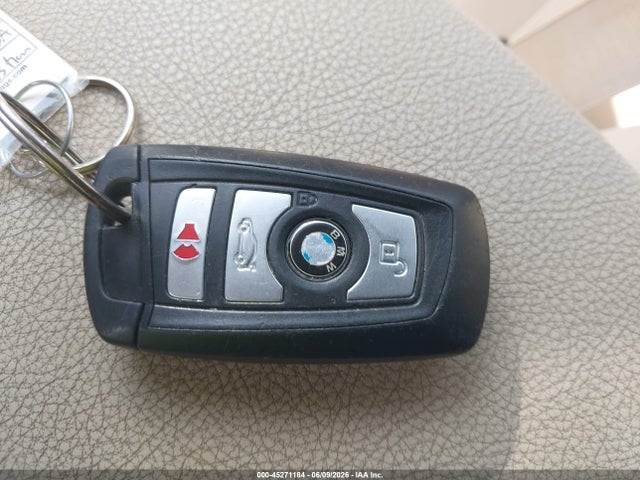 Продаж на аукціоні авто 2016 Bmw 320i, vin: WBA8E1G5XGNT38382, номер лоту: 45271184