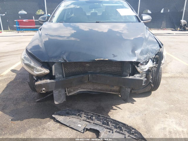 2017 Hyundai Elantra Se მანქანა იყიდება აუქციონზე, vin: KMHD74LF3HU115714, აუქციონის ნომერი: 45271398