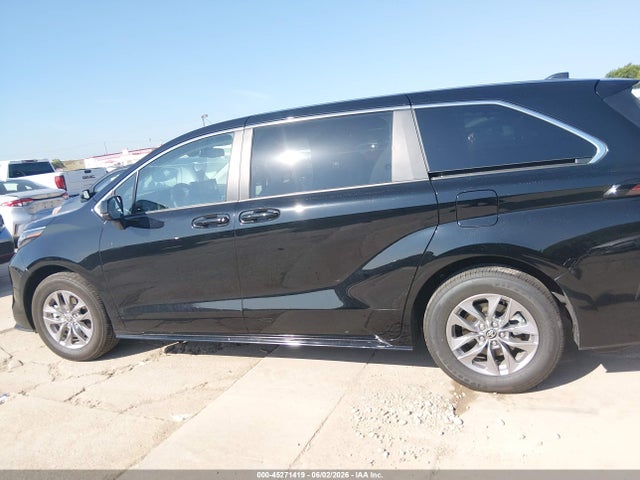 Toyota SIENNA LE 2026 5TDKRKEC5TS312619 Image 14